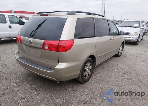 2010 Toyota Sienna Xle z USA, uszkodzony, nr VIN 5TDYK4CC4AS307258
